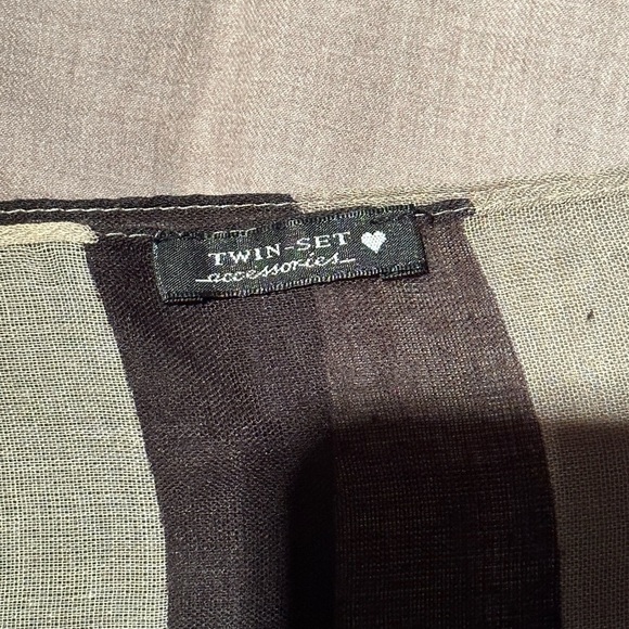 Twin Set Scarf Light weight. - Picture 4 of 4